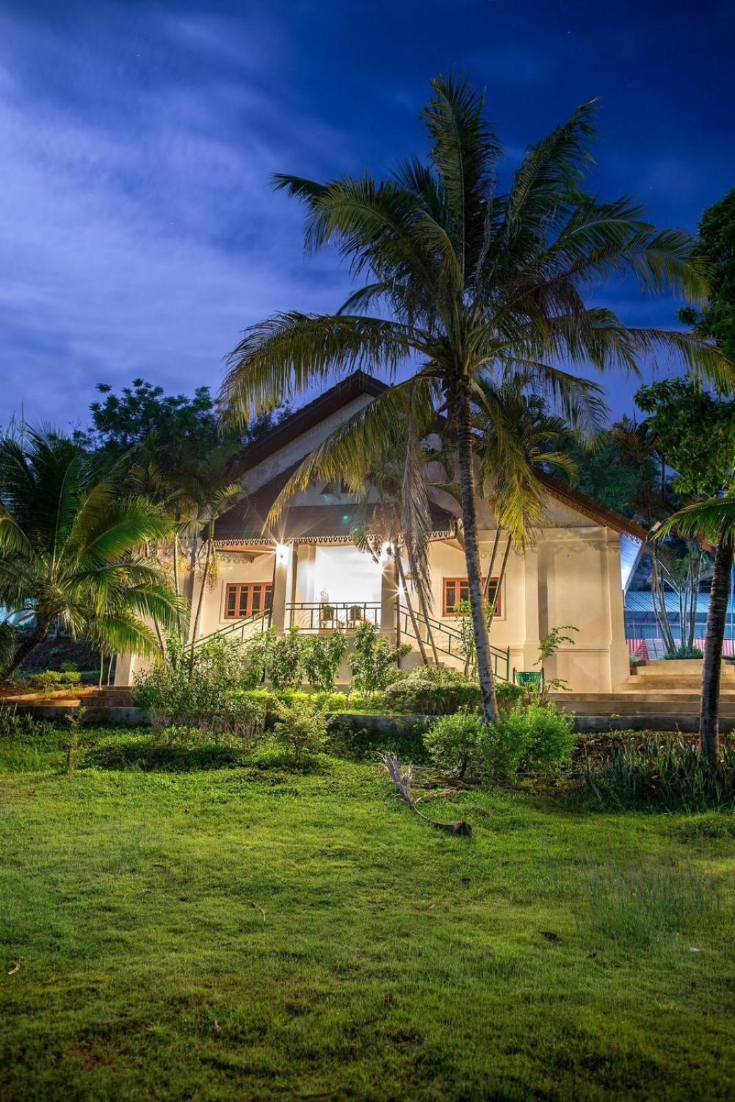 Phubachiang Golf & Resort Pakse Exterior foto