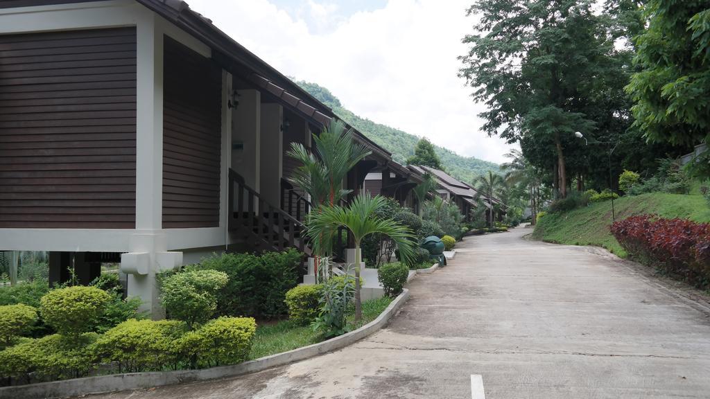 Phubachiang Golf & Resort Pakse Exterior foto