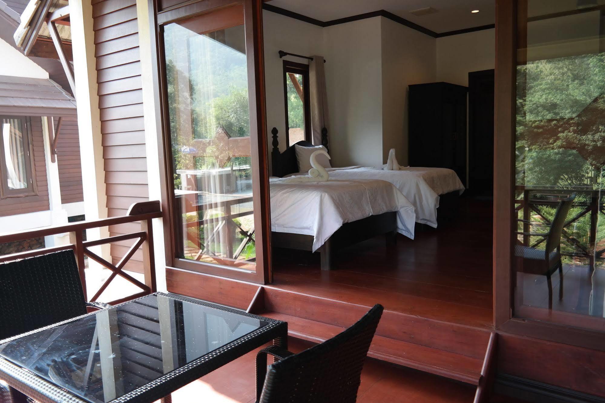 Phubachiang Golf & Resort Pakse Exterior foto