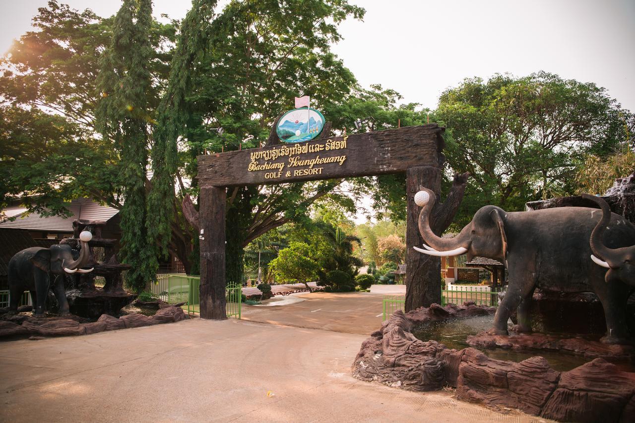 Phubachiang Golf & Resort Pakse Exterior foto